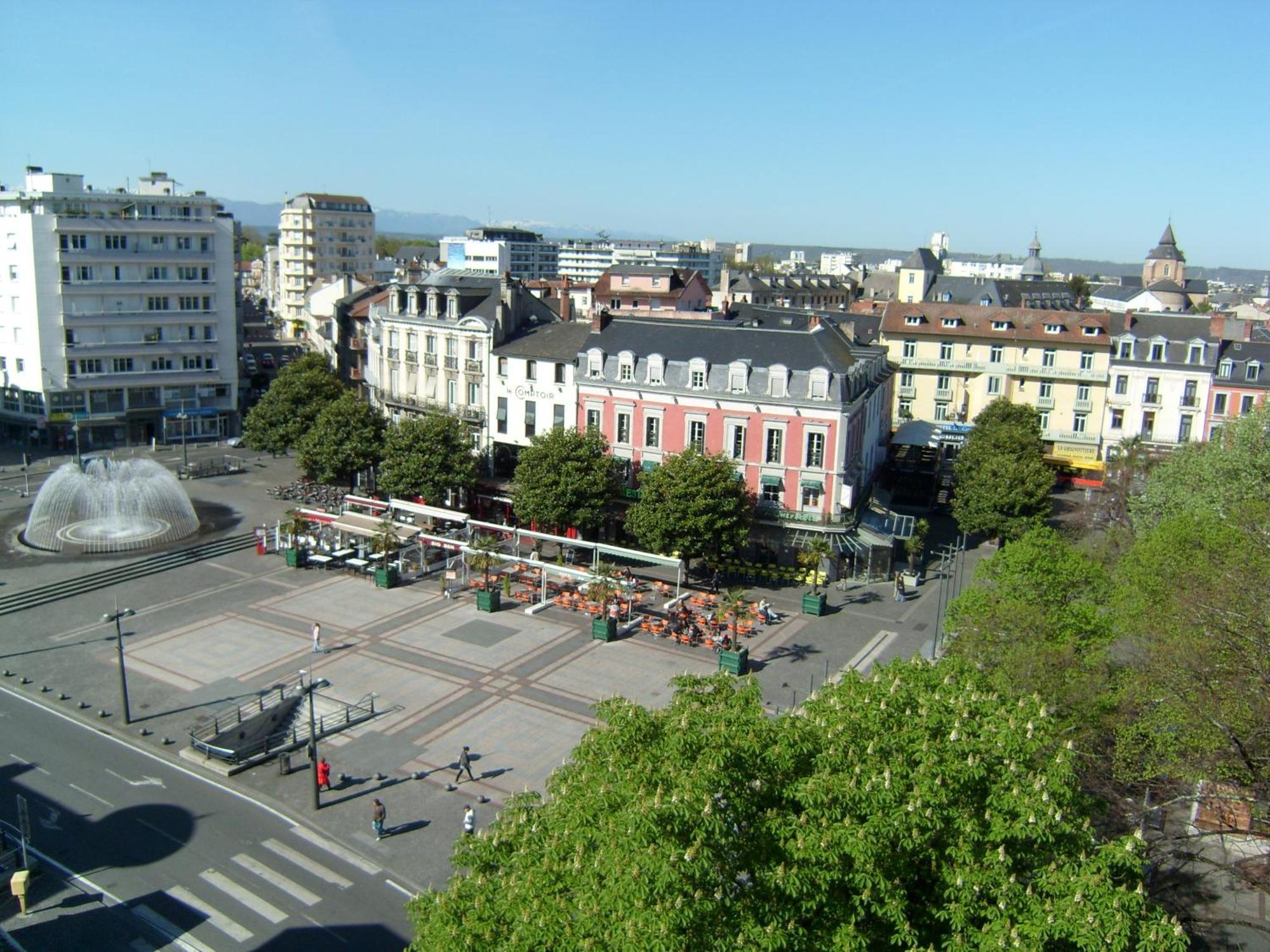 Hotel Foch Tarbes Kültér fotó